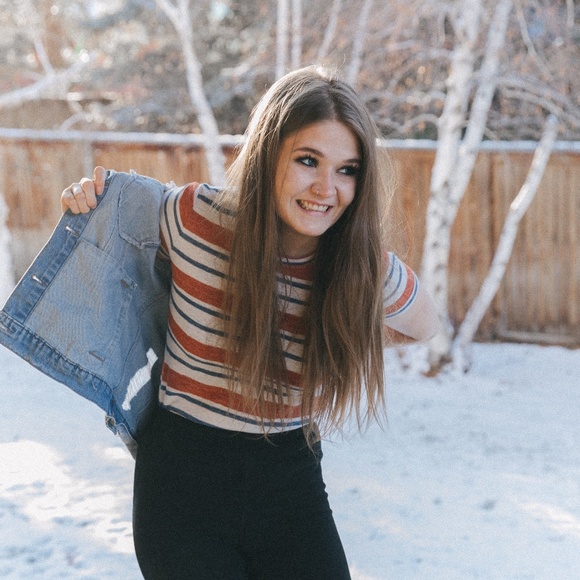 Button Front Ripped Jean Jacket - Picture 9 of 12